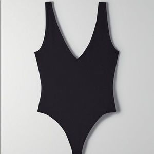NWT Babaton Contour V-Neck Bodysuit